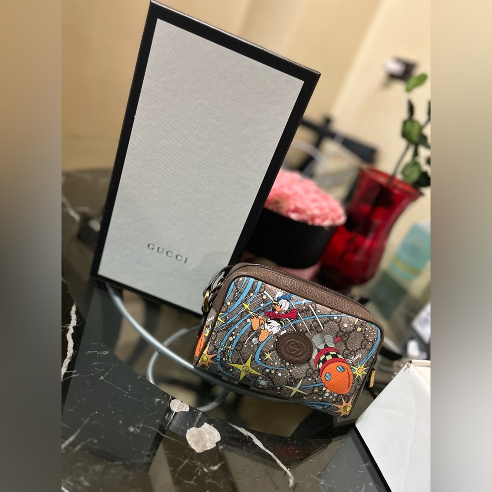 Brand NEW cross over Gucci bag never worn. Same day/next day shipping